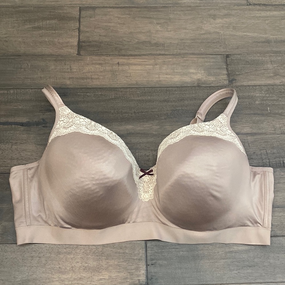 Women’s Nude Lace-Trim Bra with Light Support